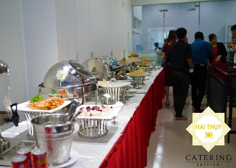 Soán ngôi ấn tượng với tiệc buffet tại công ty cùng Hai Thụy Catering