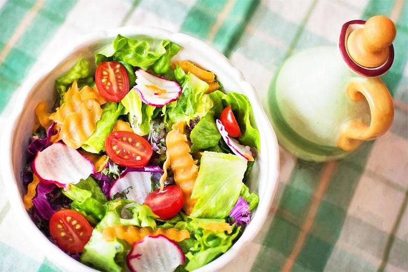 5 món salad trộn khai vị cực hấp dẫn trong thực đơn dịch vụ nấu tiệc tại nhà